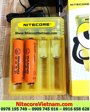 Nitecore Q4 (Bộ sạc 04 Khe Sạc kèm sẳn 02 pin SẠC 18650 WASING 2300mAh đầu lồi lithium 3.7v) chính hãng